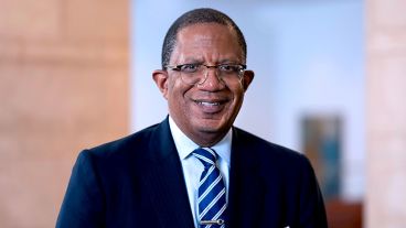 Headshot of Selwyn M. Vickers, MD, FACS.